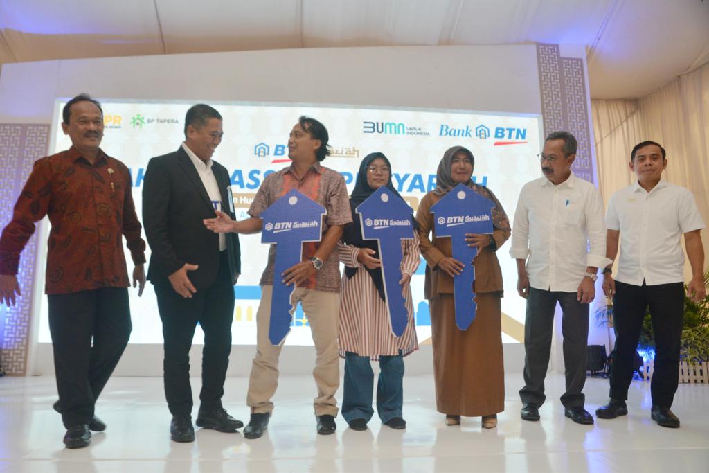 Akad Massal KPR Syariah Serentak di Perumahan Hadrah Land, Kabupaten Aceh Besar, Provinsi Aceh, Jumat (13/2023/10). dok. ist. Perbesar Pembiayaan Perumahan, BTN Syariah Siap Jadi Terbesar di Aceh