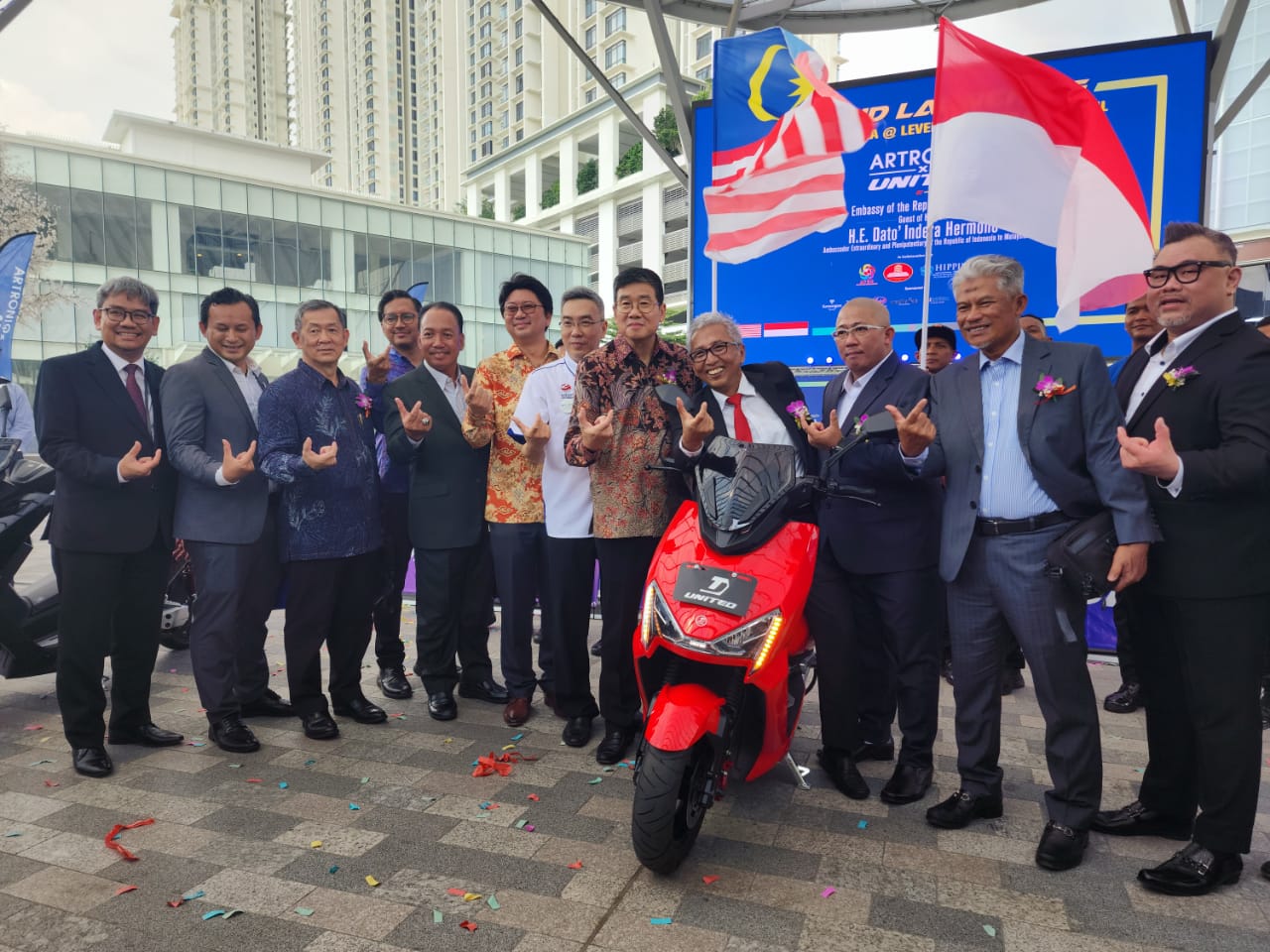 PT Terang Dunia Internusa (TDI), bekerja sama dengan Artroniq Berhad (Artroniq) resmi menghadirkan dua produk motor listriknya di Malaysia. dok. ist. Kerja Sama Dengan Artroniq, United E-Motor Resmi Mengaspal di Malaysia