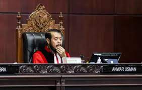 Ketua Mahkamah Konstitusi Anwar Usman. dok. Jawa Pos. Sidang MKMK, Ketua MK Anwar Usman Terindikasi jadi Hakim Konstitusi Paling Bermasalah