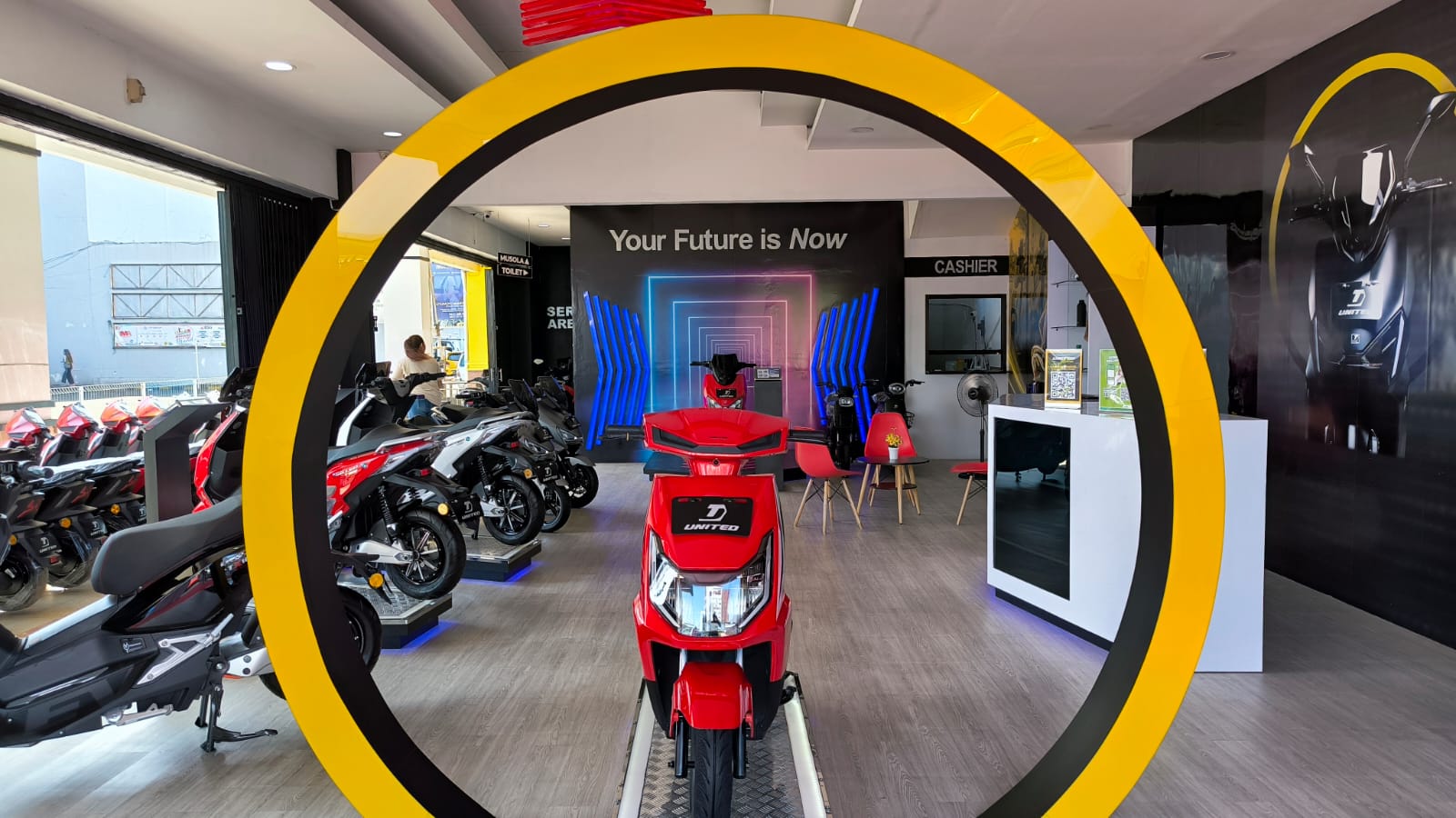 Kalla Kars main dealer United E-Motor wilayah Sulawesi, memboyong empat tipe United E-Motor ke Sulawesi Utara. dok. ist. United E-Motor Rambah Pasar Sulawesi Utara, Siapkan Empat Tipe Motor Listrik
