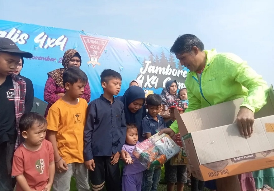 HUT ke 15, Jurnalis 4X4 Gelar Baksos di Kabupaten Bogor