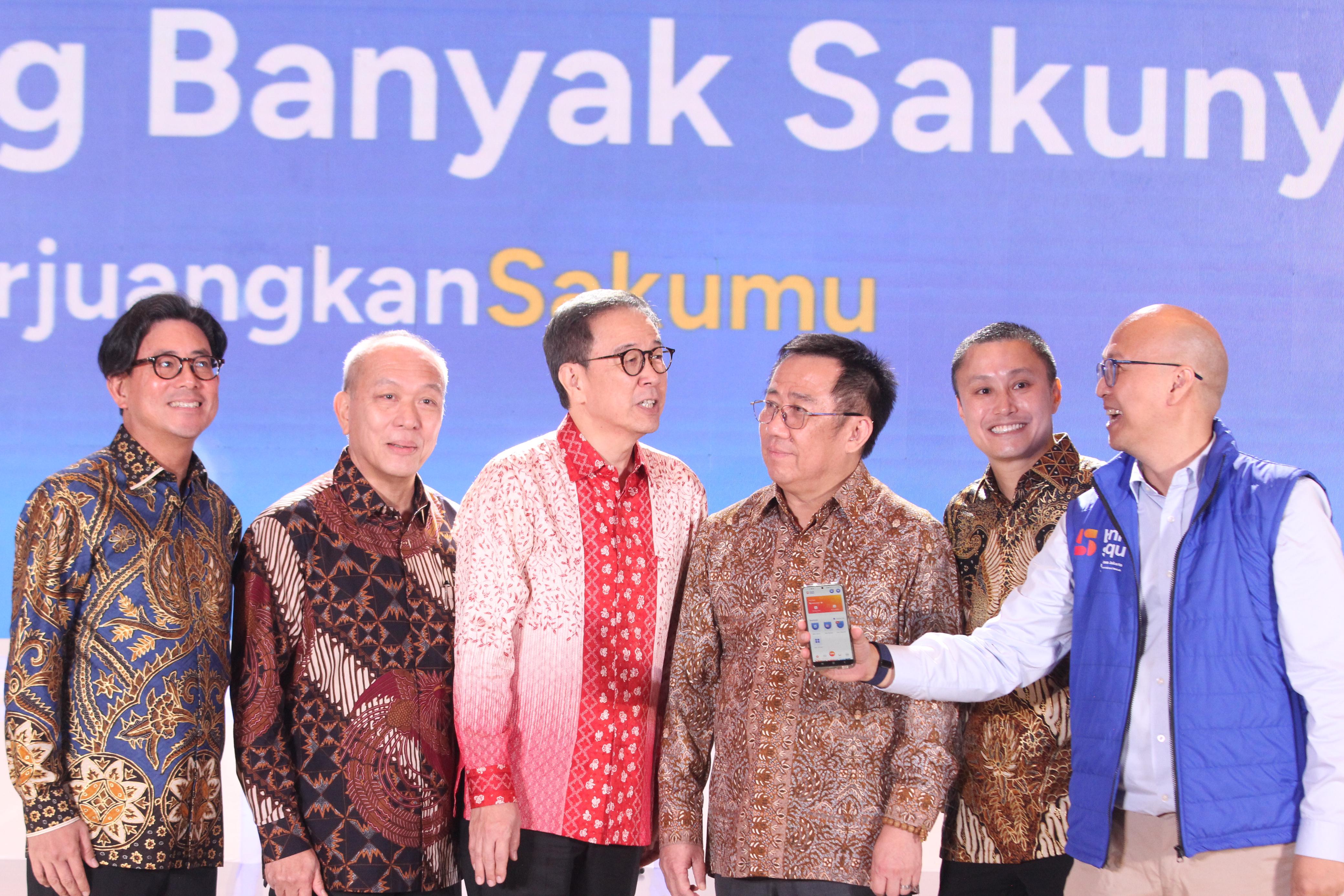 Kiri ke Kanan: Ernest Leung, Group COO WeLab; Suparno Djasmin, Direktur Astra dan Director in Charge Astra Financial; Prijono Sugiarto, Presiden Komisaris Astra; Djony Bunarto Tjondro, Presiden Direktur Astra; Simon Loong, Founder and Group CEO WeLab; Leo Koesmanto, Presiden Direktur Bank Jasa Jakarta. dok. ist. Astra Financial dan WeLab Luncurkan Bank Saqu, Inovasi Layanan Perbankan Digital