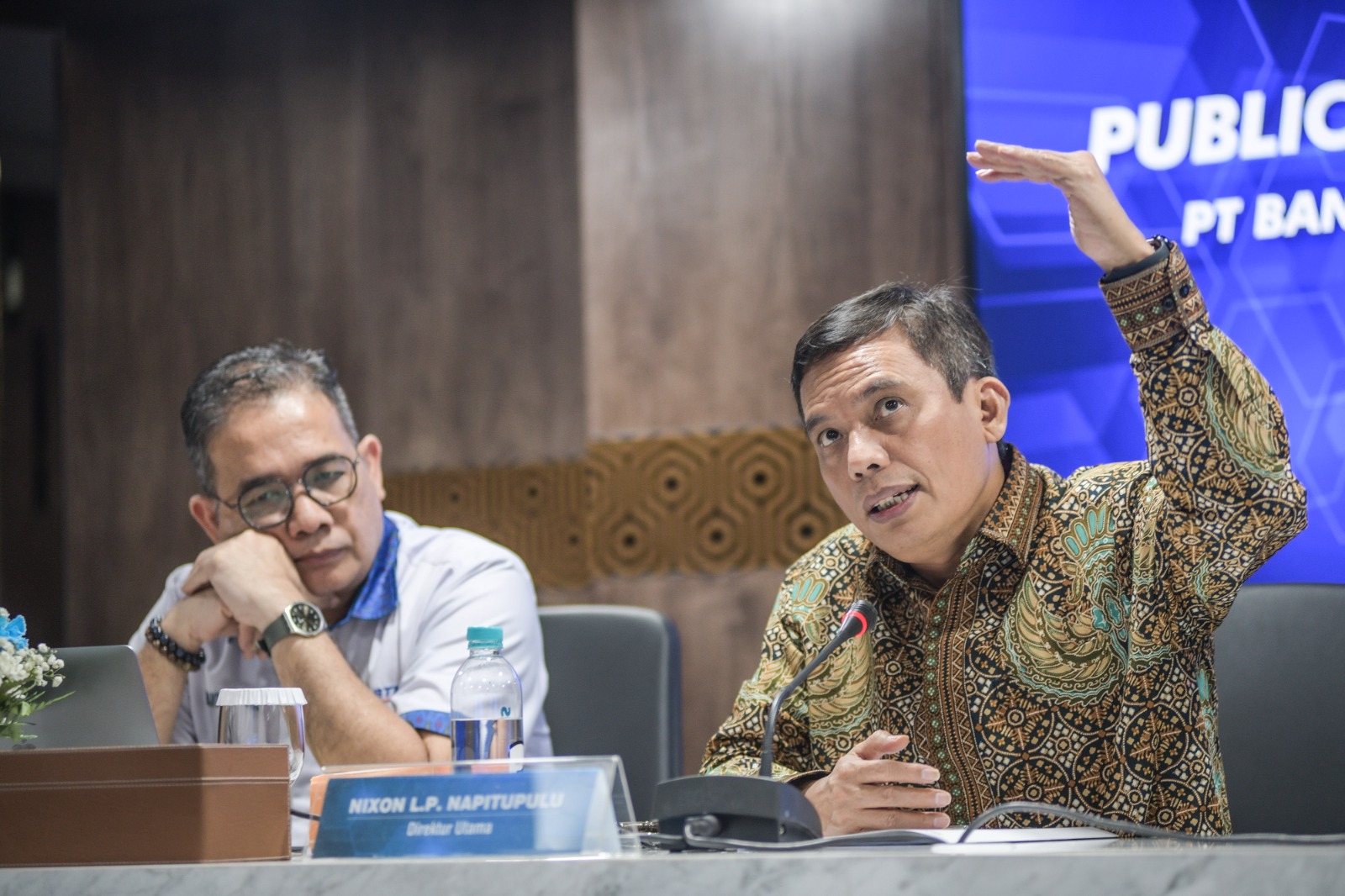 Direktur Utama Bank BTN Nixon LP Napitupulu (kanan). dok. BTN. Laba Bersih Rp2,31 Triliun, Bank BTN Ontrack Ditopang Sektor KPR Sampai Bisnis Syariah
