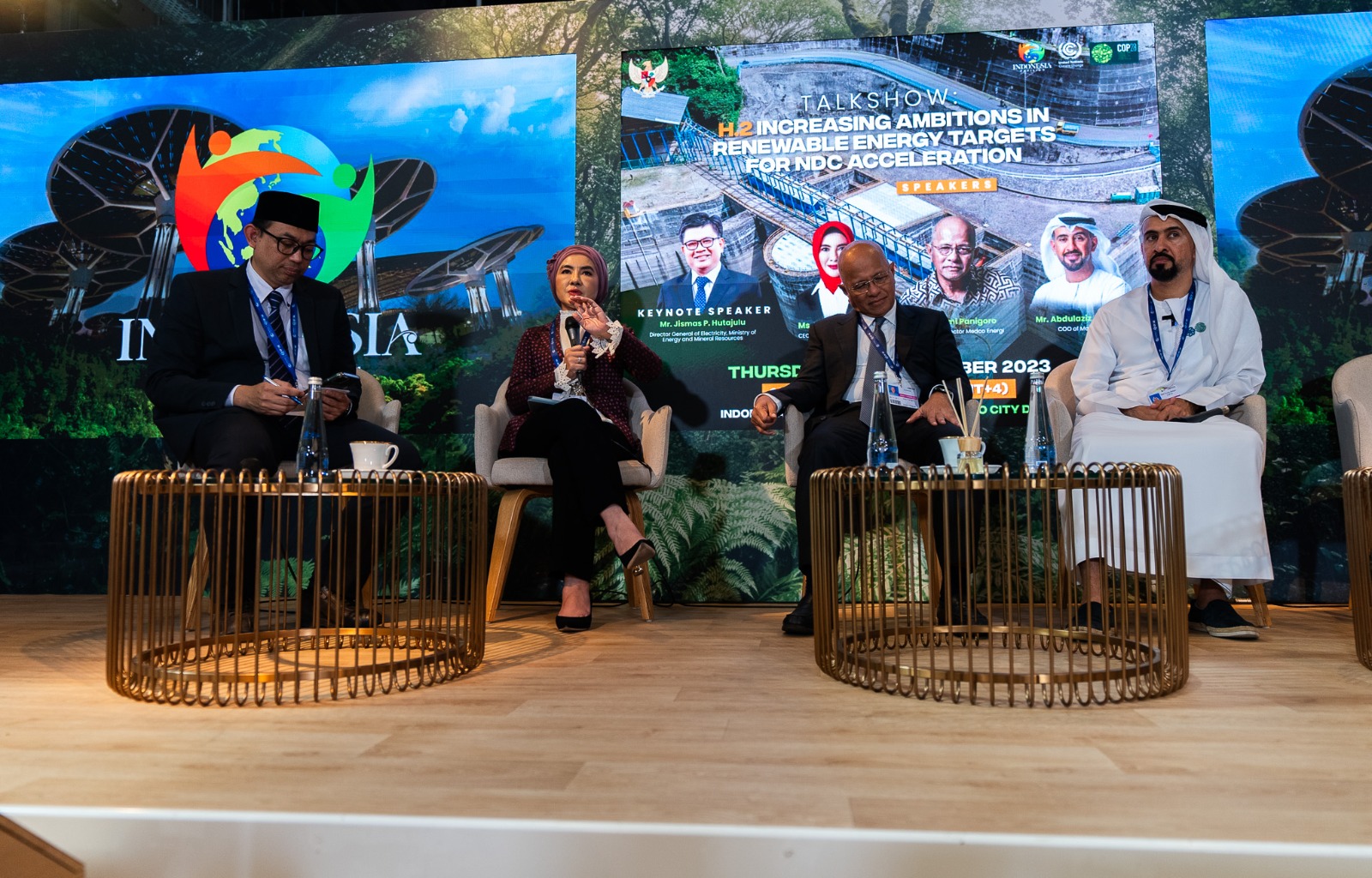 Direktur Utama PT Pertamina (Persero) Nicke Widyawati (dua kiri). dok. Pertamina. Hadiri COP28 Dubai, Pertamina Tegaskan Komitmen NZE 2060