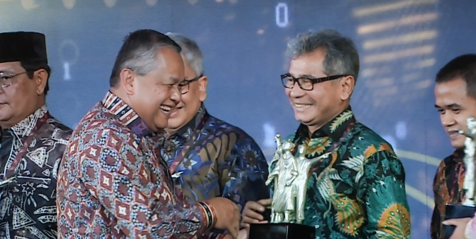 PT Bank Rakyat Indonesi (Persero) Tbk (BBRI), atau BRI memboyong tiga penghargaan Bank Indonesia (BI) Award di Jakarta, 29 November 2023. dok. BRI. BI Award 2023: BRI Borong 3 Penghargaan, Bukti Pengakuan Terdepan Dorong Inklusi Keuangan