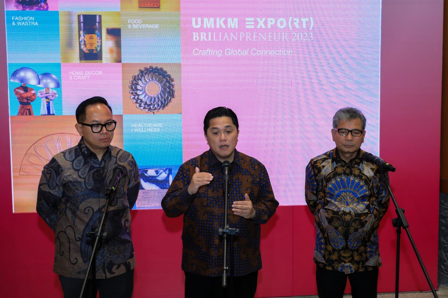 Menteri BUMN Erick Thohir (tengah) pada acara pembukaan UMKM EXPO(RT) BRILIANPRENEUR 2023, yang merupakan rangkaian HUT ke-128 BRI, di Jakarta Convention Center, Kamis, 7 Desember 2023. dok. BRI. Menteri BUMN Erick Thohir: UMKM EXPO(RT) BRILIANPRENEUR Jadi Kunci Perkuat Ekosistem UMKM