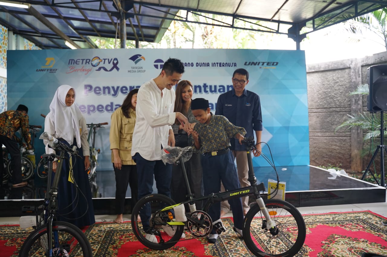 PT Terang Dunia Internusa (TDI) membagikan sepeda lipat itu, melalui program CSR (Corporate Social Responsibility) yang kick-off ceremony-nya dilakukan di area Masjid Nursiah Daud Paloh, Kompleks Media Group, Jakarta Barat pada Jumat (15/12/2023). dok. ist. Terang Dunia Internusa Luncurkan CSR, Bagikan 394 Sepeda United Bike Bagi Siswa dan Guru