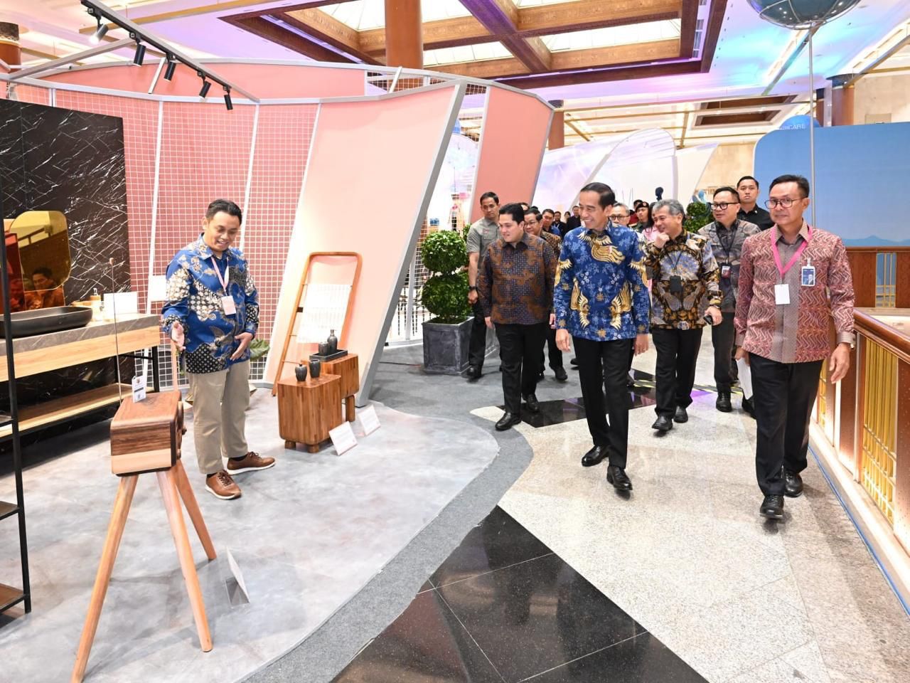 Presiden Joko Widodo membuka gelaran UMKM EXPO(RT) BRILIANPRENEUR 2023 di Jakarta. dok. BRI. UMKM EXPO(RT) BRILIANPRENEUR 2023: Sinergi Bersama Perlu untuk Bawa UMKM Go Global