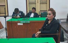 Notaris Elviera. dok. Opung News. Terbukti Perkaya Orang Lain, MA Gandakan Hukuman Terdakwa Korupsi Notaris Elviera