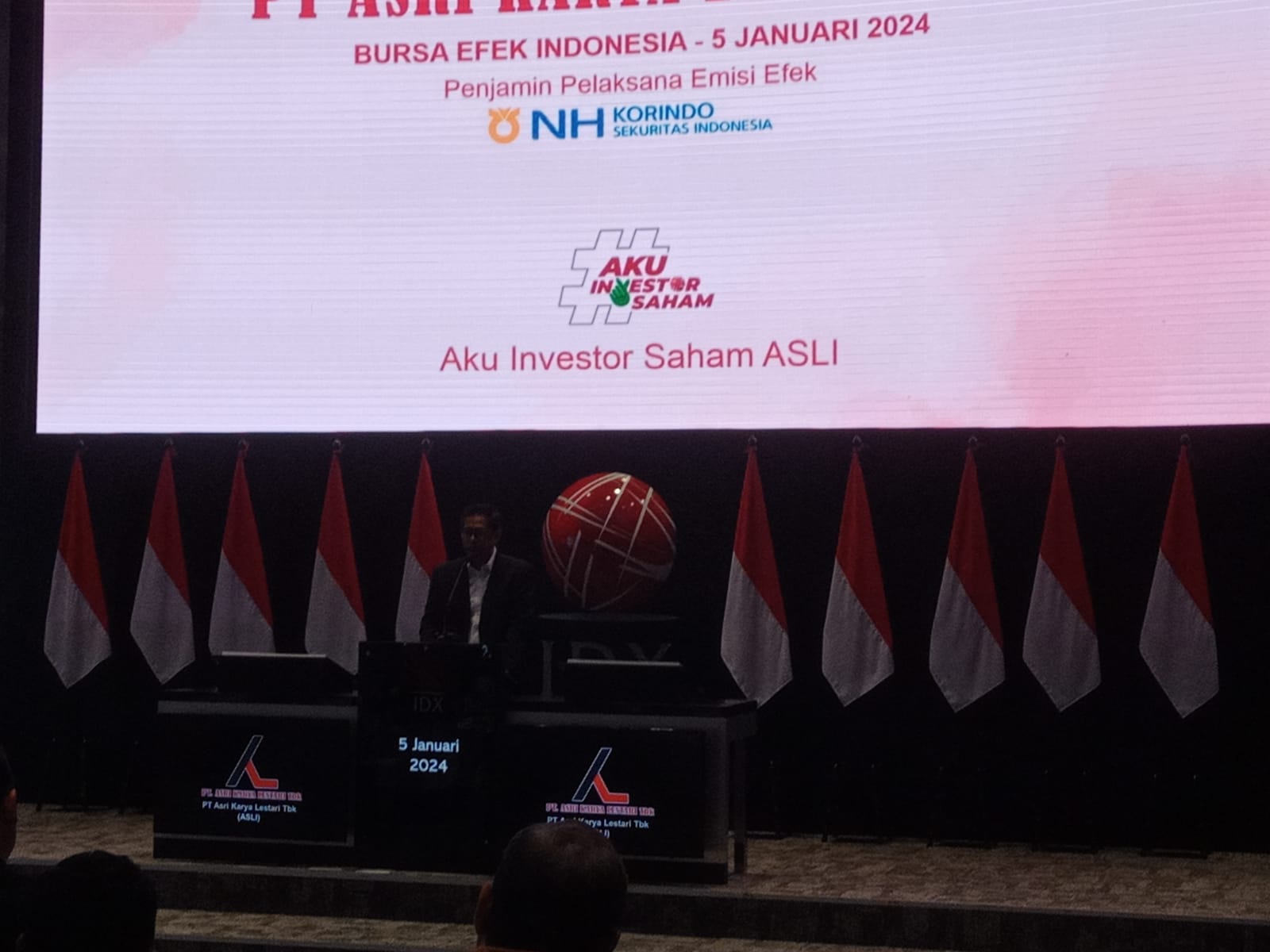 Jajaran Manajemen PT Asri Karya Lestari Tbk saar pencatatan perdana saham di Bursa Efek Indonesia. Foto/Rizki EmitenNews.com Oversubscribed 70,89 Kali, Listing Perdana Saham Asri Karya Lestari (ASLI) Menghijau