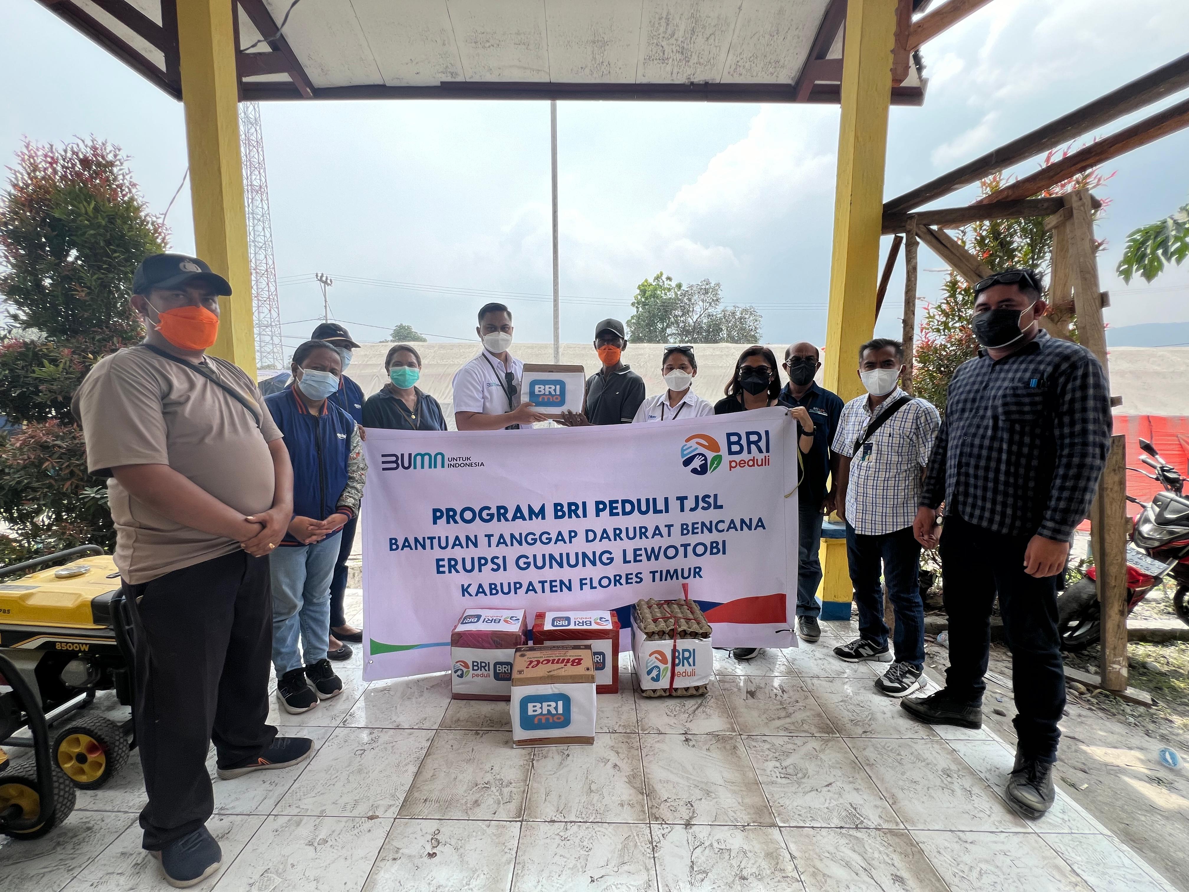 PT Bank Rakyat Indonesia (Persero) Tbk (BBRI), atau BRI melalui aktivitas Corporate Social Responsibility (CSR) BRI Peduli membantu korban bencara erupsi Gunung Lewotobi Laki-laki, Kabupaten Flores Timur, Nusa Tenggara Timur. dok. BRI. Tanggap Bencana Erupsi Gunung Lewotobi Laki-laki, BRI Distribusikan Bantuan Bagi Korban