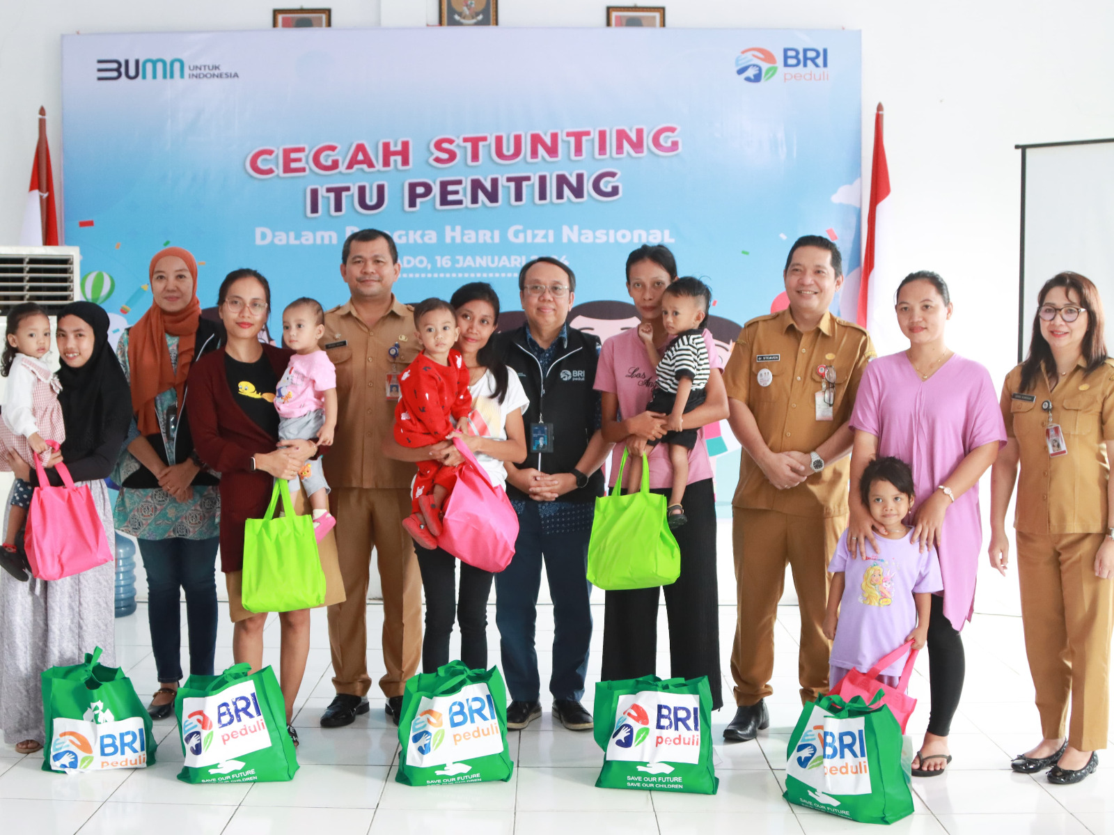 Memperingati Hari Gizi Nasional 2024, BRI Peduli menyalurkan bantuan ‘Cegah Stunting Itu Penting’. dok. BRI. Peringati Hari Gizi Nasional 2024, BRI Peduli Salurkan Bantuan Cegah Stunting Itu Penting