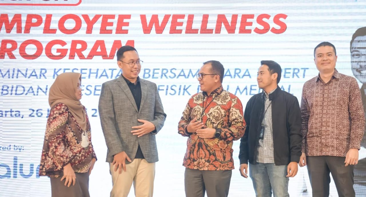 Ki-Ka : Kepala Divisi Human Capital Management PT Bank Tabungan Negara (Persero) Tbk. Rahmayati, Managing Director Naluri Indonesia Hafidz Alhadi, Direktur Human Capital Compliance & Legal Division PT Bank Tabungan Negara (Persero) Tbk. Eko Waluyo, Kepala Divisi Human Capital Strategy PT Bank Tabungan Negara (Persero) Tbk. Aldo Bimantoro, Chief Operating Officer Naluri Kenneth Koh berbincang usai kick-off employee wellness program di Jakarta, Jumat (26/01/2024). BTN (BBTN) Luncurkan Employee Wellness Program