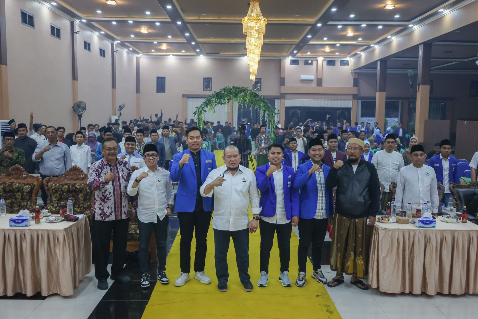Ketua DPD RI, AA LaNyalla Mahmud Mattalitti menyampaikan orasi kebangsaan pada pelantikan Pengurus Cabang PMII Kabupaten Pamekasan, Madura, Jawa Timur, Jumat (26/1/2024) malam. dok. DPD RI. Ketua DPD RI Bangun Kesadaran Kritis Kader PMII tentang Pembangunan Berkelanjutan