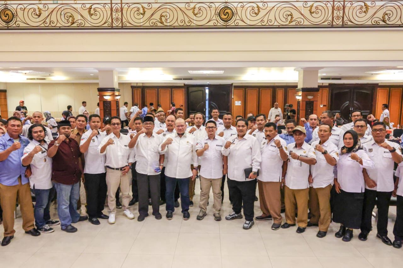 Ketua DPD RI AA LaNyalla Mahmud Mattalitti dalam acara Sarasehan dan Serap Aspirasi Masyarakat bersama Asosiasi Kepala Desa (AKD) Kabupaten Bangkalan bertema 'Otonomi Desa Untuk Mewujudkan Kesejahteraan Rakyat' di Pendopo Rumah Dinas Bupati Bangkalan, Jumat (26/1/2024). dok. DPD RI. Ketua DPD RI Dukung Penuh Bangkalan Kembangkan Wisata Berbasis Budaya dan Kuliner