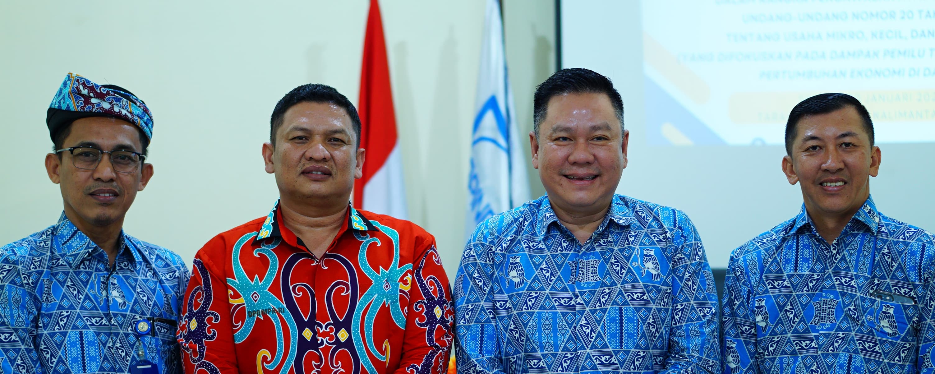 Wakil Ketua Komite IV Dewan Perwakilan Daerah Republik Indonesia (DPD RI), Senator Fernando Sinaga berdialog dengan Ketua DPP APINDO Kalimantan Utara, Peter Setiawan beserta seluruh jajarannya di Tarakan, Selasa (30/1/2024). dok. DPD RI. Senator DPD RI Fernando Sinaga Nilai UMKM di Kaltara Tak Rasakan Dampak Pemilu 2024