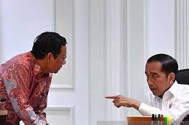 Presiden Joko Widodo bersama Mahfud MD (kiri). dok. Presiden.go.id. Resmi Mundur Sebagai Menkopolhukam, Mahfud Sampaikan 3 Soal Berat pada Penggantinya