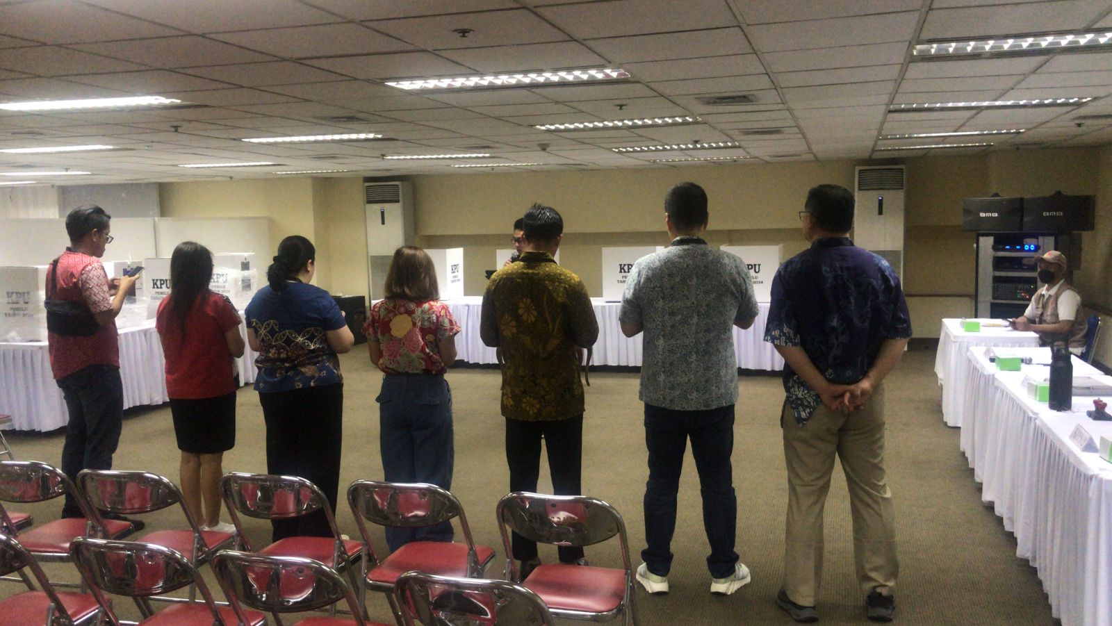 Ilustrasi proses pencoblosan di sebuah TPS di Jakarta Barat. dok. WAG Keluarga. Ayo Kawal Perhitungan Suara di TPS, KPU Bolehkan Catat, Foto dan Video Cegah Kecurangan