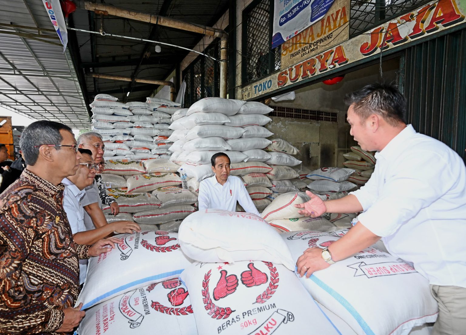 Presiden Jokowi Tepis Kenaikan Harga Beras Dipicu Pemberian Bansos