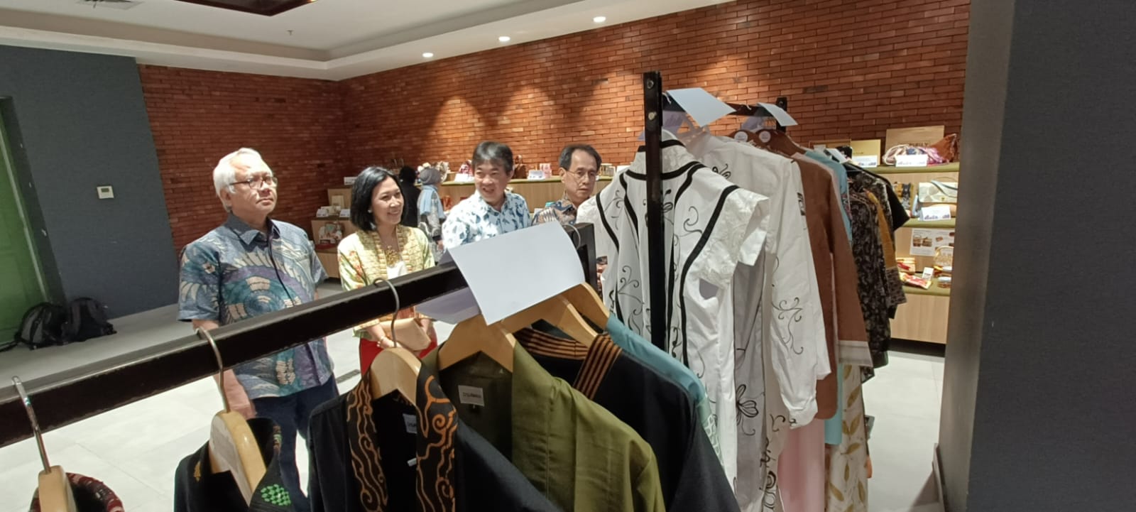Astra melalui YDBA gandeng PT Sarinah menyelenggarakan pelatihan secara hybrid untuk UMKM. dok. ist. Astra-YDBA Gandeng Sarinah Perluas Pasar UMKM