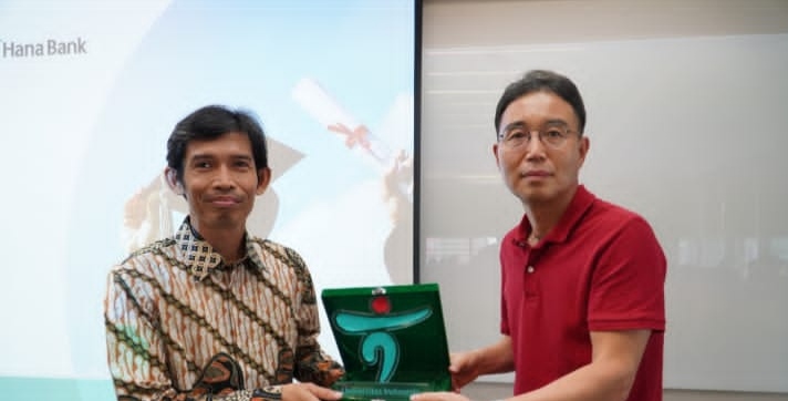 Hana Bank Salurkan Beasiswa Pendidikan Total Rp1 Miliar