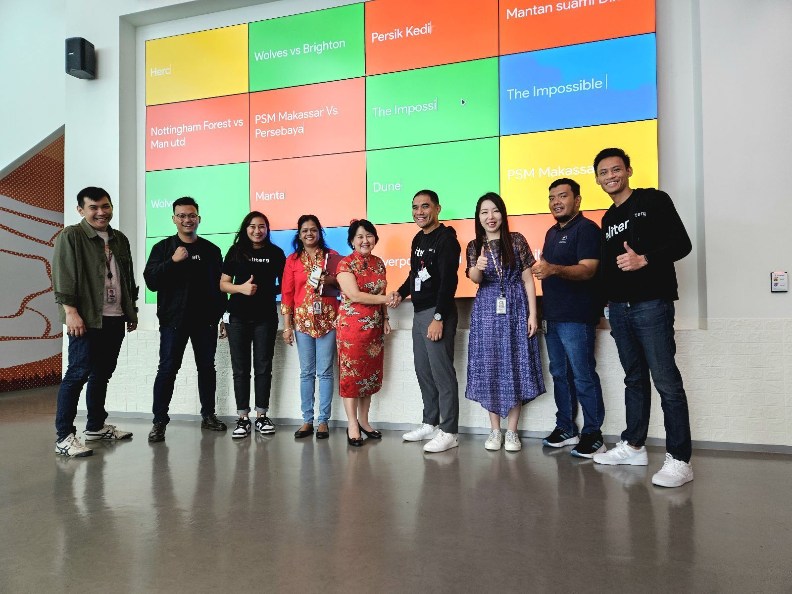 Para generasi muda sedang melakukan uji coba sistem Elipedia, Knowledge Management System Berbasis Artificial Intelligence (AI). Dok/ELIT Elitery (ELIT) Sodorkan Elipedia, Intip Ini Keunggulannya