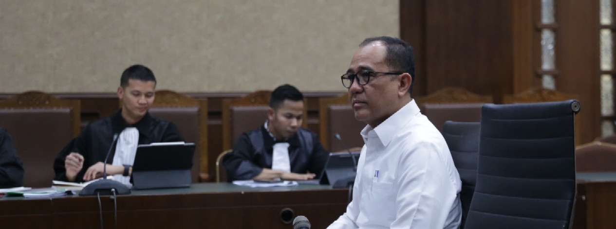 Rafael Alun Trisambodo di persidangan Pengadilan Tipikor Jakarta. dok. VIVA. Banding Ditolak, Hukuman Rafael Alun Trisambodo Tetap 14 Tahun Penjara
