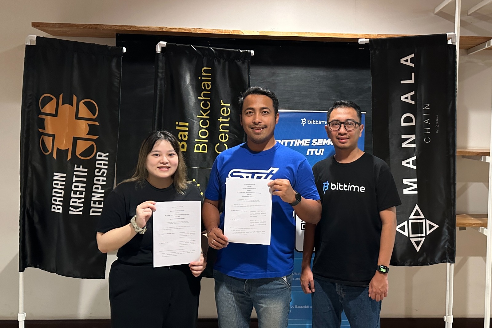 Bittime menandatangani Memorandum of Understanding (MoU) atau nota kesepahaman yang terpisah, masing-masing dengan Bali Blockchain Center dan Internet Computer Protocol. dok. ist. Perkuat Industri Blockchain, Bittime Gandeng Bali Blockchain dan ICP