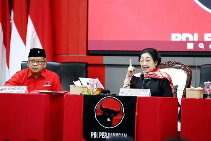 Ketua Umum PDI Perjuangan Megawati Soekarnoputri bersama Sekjen PDIP Hasto Kristiyanto. dok. SINDOnews. KPU Umumkan Hasil Pileg 2024, PDI Perjuangan Jawara!