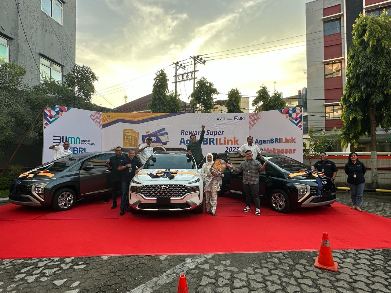 Sebagai apresiasi, BRI membagikan hadiah mobil kepada agen BRILink berprestasi. BRI memberikan hadiah Beri Apresiasi! BRI Bagikan Mobil Untuk Agen BRILink Berprestasi