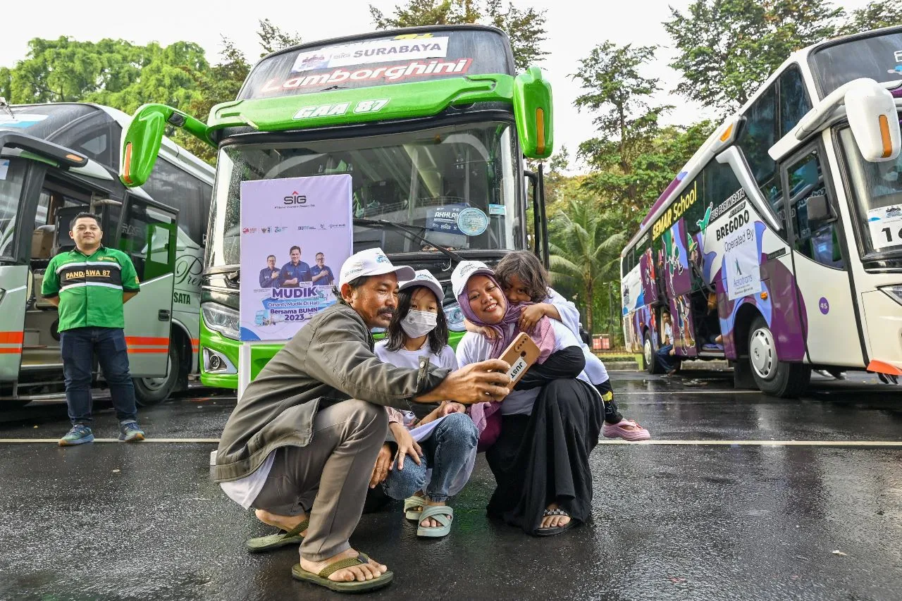 SIG Berangkatkan 880 Peserta Mudik Bersama BUMN 2024 ke Empat Provinsi