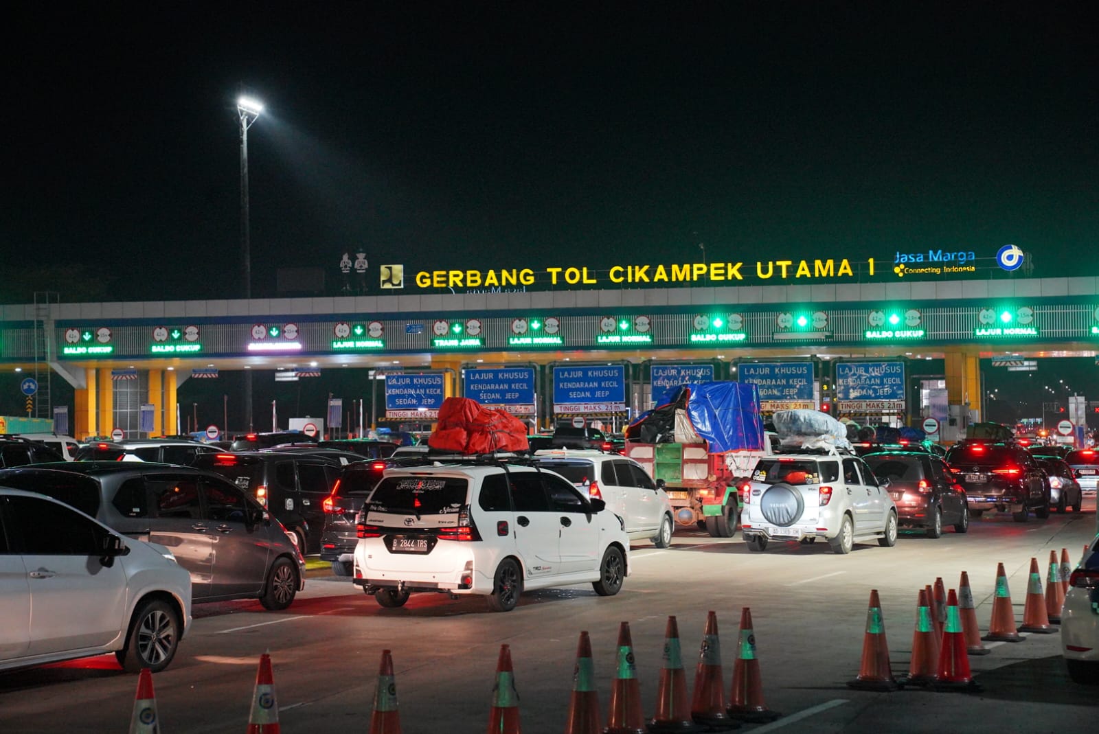 Lalu Lintas Pemudik Masih Padat, One Way Cipali-Semarang Diperpanjang