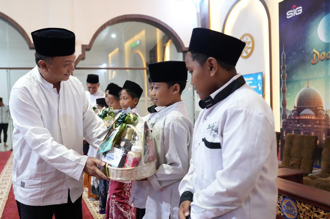 SIG Salurkan Santunan di 7 Provinsi dalam Rangka Safari Ramadan 1445 H