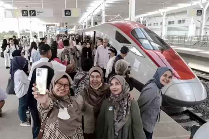 Lebaran 2024 Penumpang Meningkat, Whoosh Tambah 12 Perjalanan Per Hari