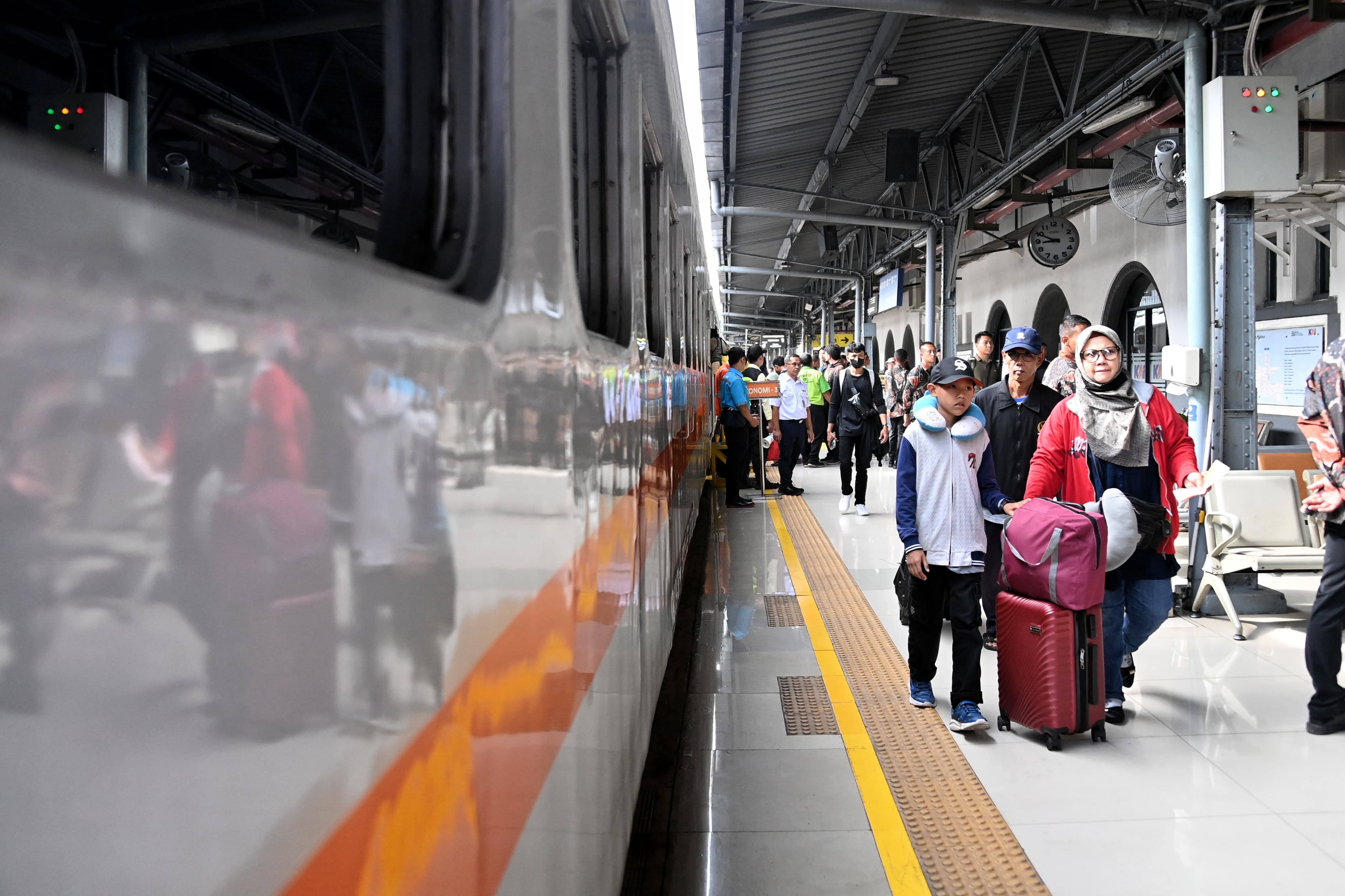 H2 Lebaran, KA Moda Transportasi Umum Terbanyak Mengangkut Penumpang