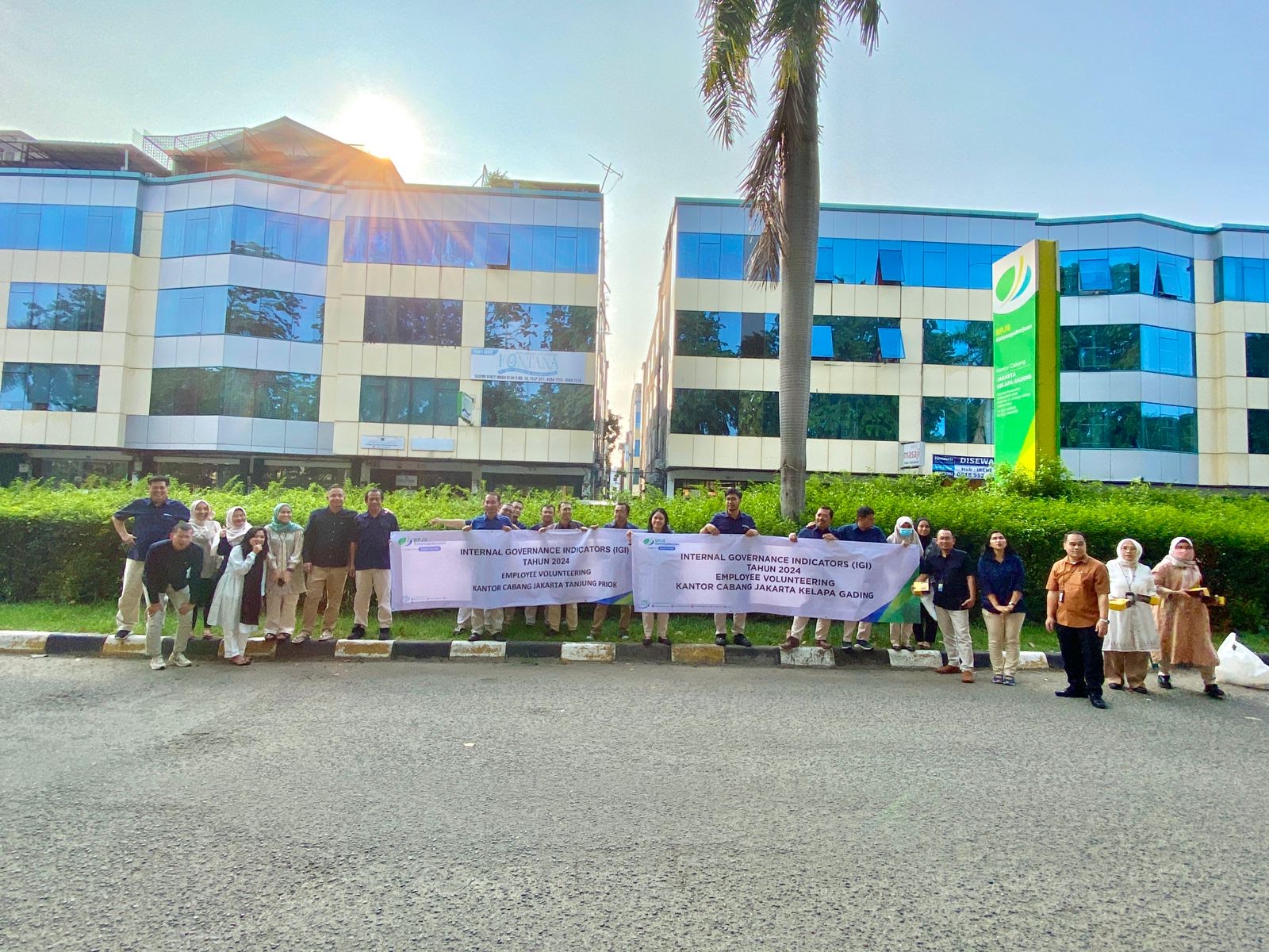 Buka Puasa, Karyawan BPJS Ketenagakerjaan Kelapa Gading Tebar Takjil