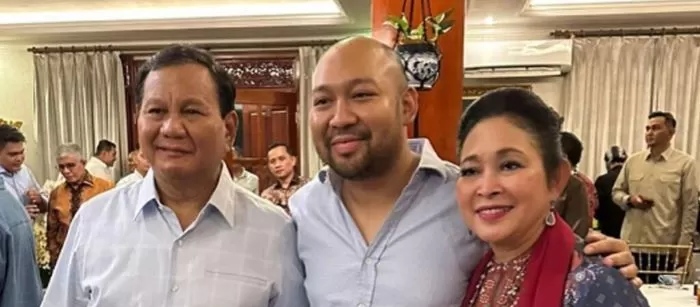 Titiek Soeharto bersama Prabowo Subianto dan putra semata wayang mereka Ragowo Hediprasetyo Djojohadikusumo atau Didiet Hediprasetyo. dok.Instagram Titiek Soeharto. Jawa Pos. Prabowo jadi Presiden, Titiek Soeharto Tersipu Ditanya Soal Ibu Negara