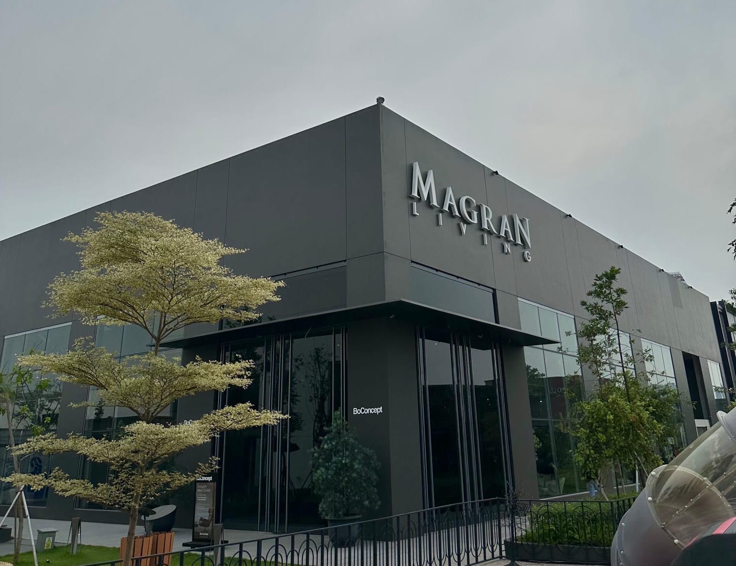 Buru Penjualan Rp417 Miliar, MGLV Buka Showroom Anyar di PIK 2