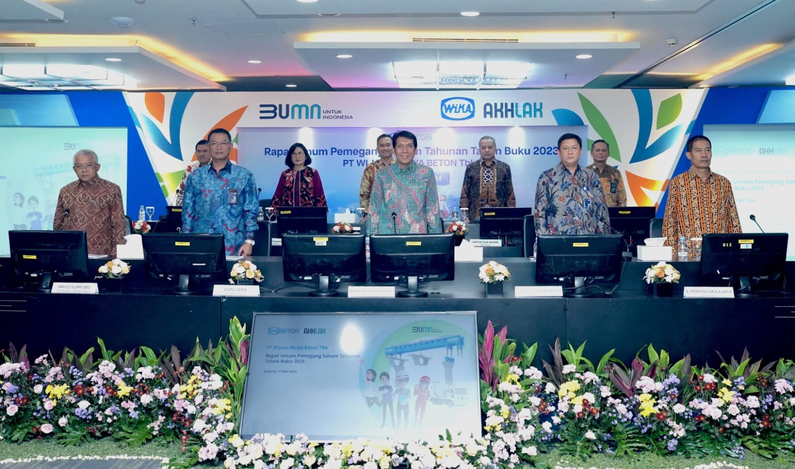 Pengurus Wika Beton menjelang sesi tanya jawab dengan juru media. FOTO - ISTIMEWA Wika Beton (WTON) Bagi Dividen Rp0,79 per Lembar, Intip Jadwalnya