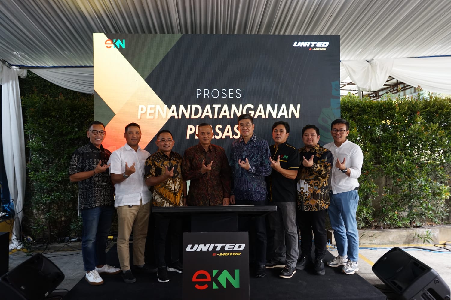 Motor listrik PT Terang Dunia Internusa Tbk. (UNTD), United E-Motor kini bisa didapatkan di store terbaru, di Jl. Inggit Garnasih No. 135, Ciateul, Kota Bandung, Jawa Barat. Untuk store ke-31 secara nasional ini, UNTD bekerja sama dengan PT Elektrik Kencana Nusantara (EKN) dalam menghadirkan sebuah authorized store United E-Motor terlengkap di wilayah Jawa Barat. dok. ist. United E-Motor Store Bandung, Revolusi Hijau Atasi Panas Ekstrim