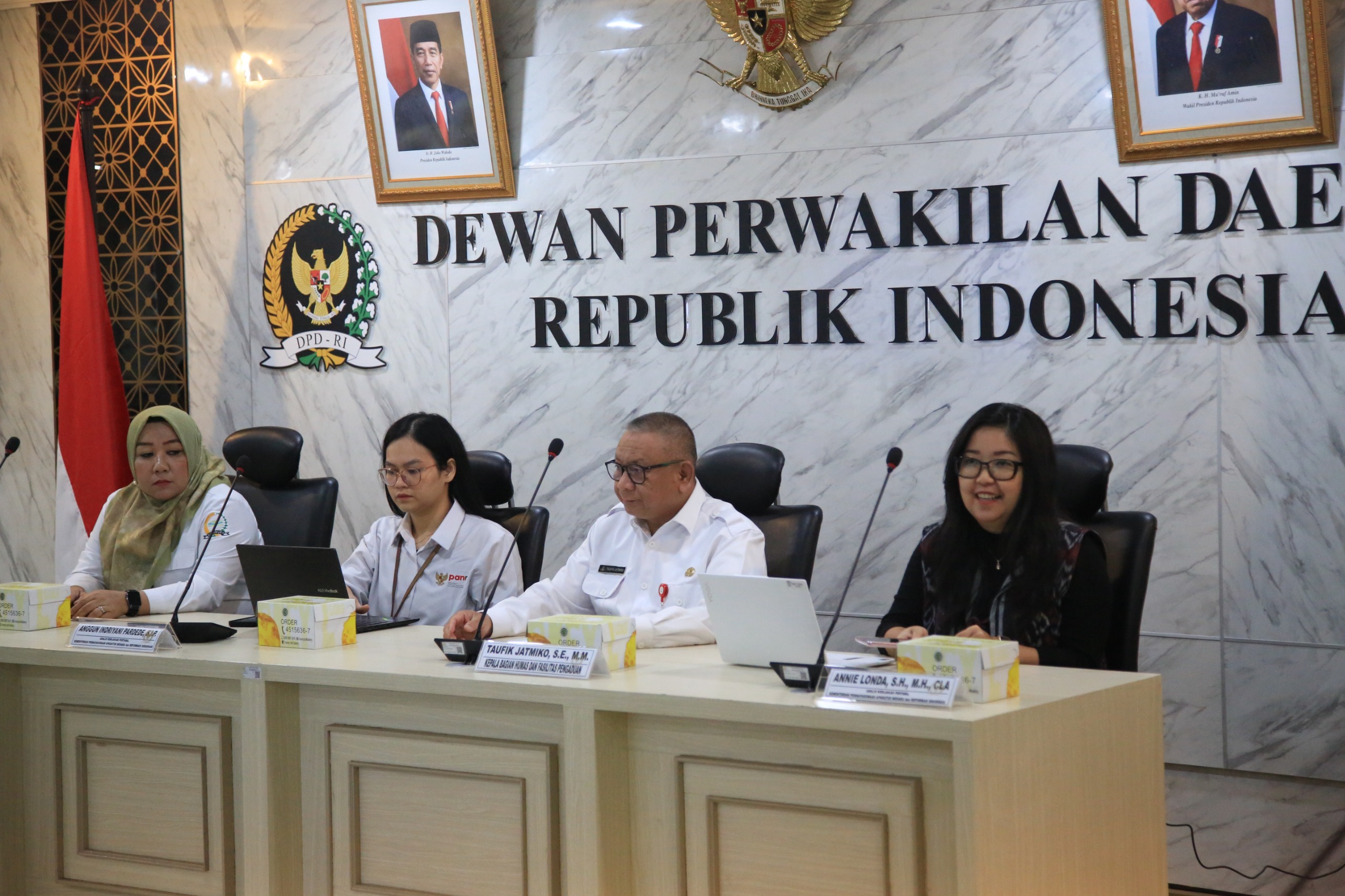 Bersama Kementerian Penertiban Aparatur Negara Reformasi Birokrasi, Humas dan Fasilitasi Pengaduan DPD RI membahas Standar Pelayanan Informasi Publik, di Ruang Majapahit, Gedung B, Lantai III, Kompleks Parlemen, Senayan, Jakarta, Senin (27/5/2024). dok. DPD.. DPD Bahas Standar Pelayanan Informasi Publik Bersama Kemenpan RB