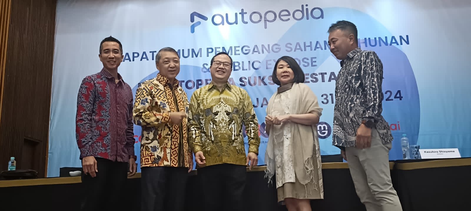 Kiri - Kanan Armeza Umar (Direktur), Prodjo Sunarjanto (Komisaris), Jany Candra (Presiden Direktur), Erida (Komisaris), Shioyama Kazuhiro (Direktur). dok. ist. Tahun 2024, ASLC Pacu Ekspansi Dealer Mobil Bekas Caroline.id