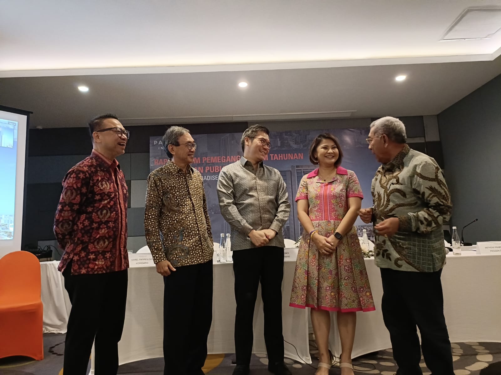 Kiri-Kanan: Hadi Cahyadi (Wakil Presiden Komisaris & Komisaris Independen), Patrick Santosa Rendradjaja (Direktur), Anthony Prabowo Susilo (Presiden Direktur), Surina (Direktur), dan Todo Sihombing (Presiden Komisaris & Komisaris Independen). dok. INPP Percepat Pertumbuhan, RUPS INPP Setujui Penerbitan Obligasi