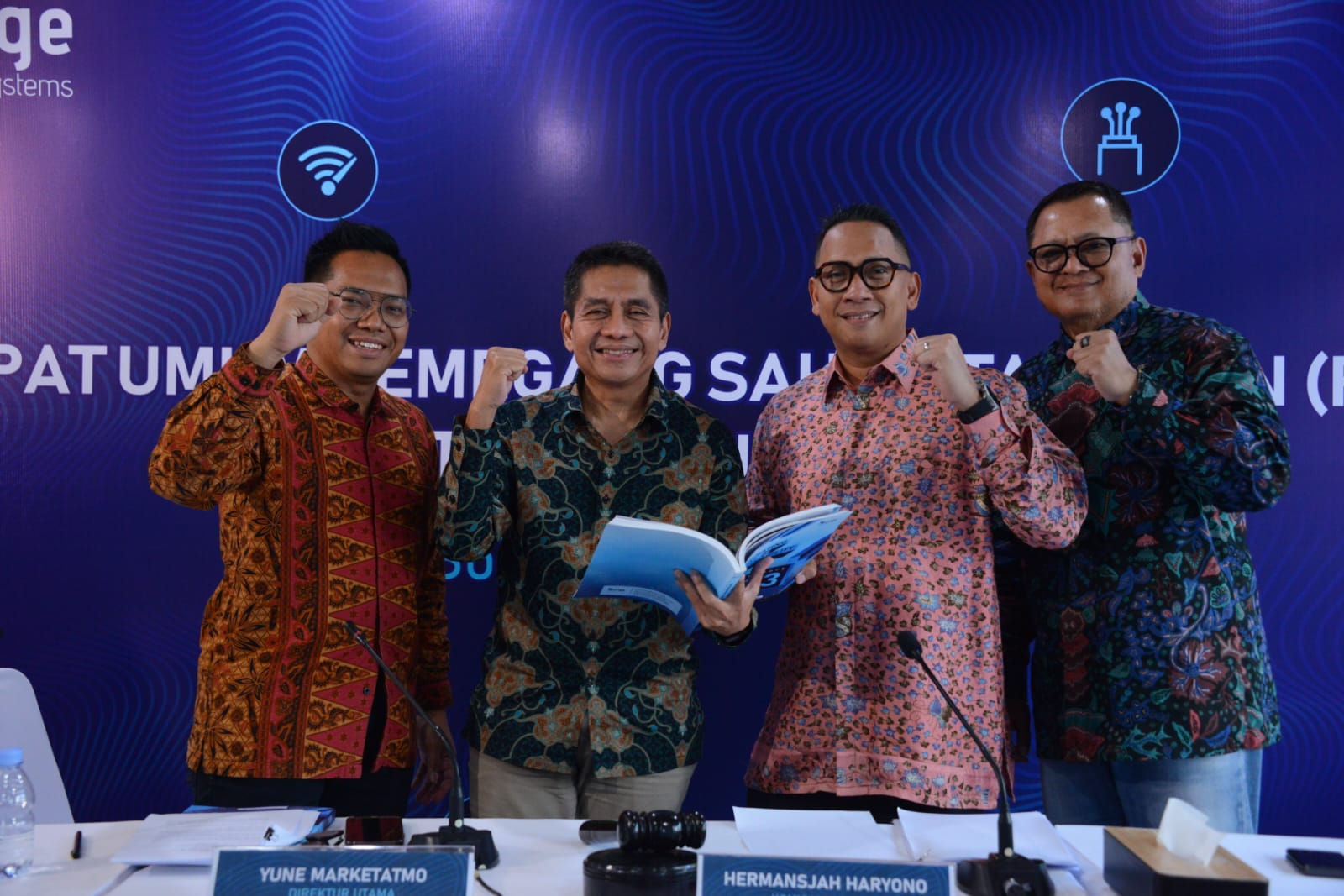 (Kiri-Kanan) Jajaran Manajemen PT Solusi Sinergi Digital Tbk (WIFI) atau Surge pada saat Rapat Umum Pemegang Saham Tahunan (RUPST), Gilman Nugroho Direktur, Yune Marketetmo Direktur Utama, Hermansjah Haryono Komisaris Utama dan Doni Satiaji Soetadi Komisaris Independen. Dok/WIFI Sah! WIFI Tebar Dividen dan Percepat Ekspansi Bisnis Telekomunikasi