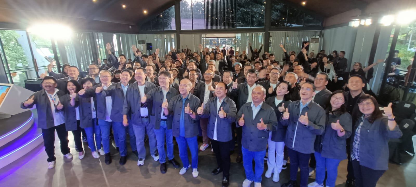 Astra Financial Media Workshop 2024 yang diselenggarakan di Green Forest Horison, Bandung. Acara yang berbentuk Talk Show ini menghadirkan 9 unit bisnis Astra Financial, yaitu: FIFGROUP, ACC, TAF (Pembiayaan), Asuransi Astra & Astra Life (Asuransi), AstraPay (E-Money), Moxa & SEVA (Digital Ventura) dan Bank Jasa Jakarta melalui Bank Saqu (Bank). dok. Astra Financial. Kuartal I 2024, Laba Bersih Astra Financial Capai Rp2,1 Triliun