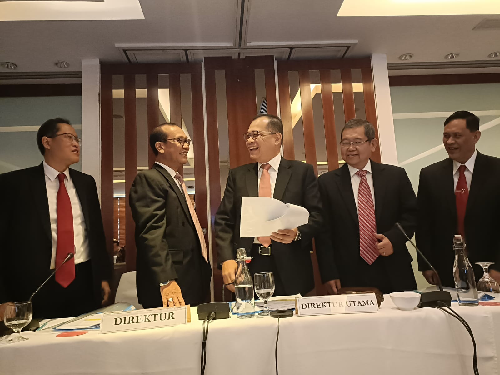 Kiri-Kanan: Robby Irfan Rafianto – Direktur, Yusak Lumba Pardede – Direktur, Harry Kesuma Tanoto – Direktur Utama, Darjoto Setyawan – Komisaris Independen, dan A. Ibrahim Saleh – Komisaris Independen. dok. CITA. Cita Mineral Investindo (CITA) Optimistis Torehkan Kinerja Stabil 2024