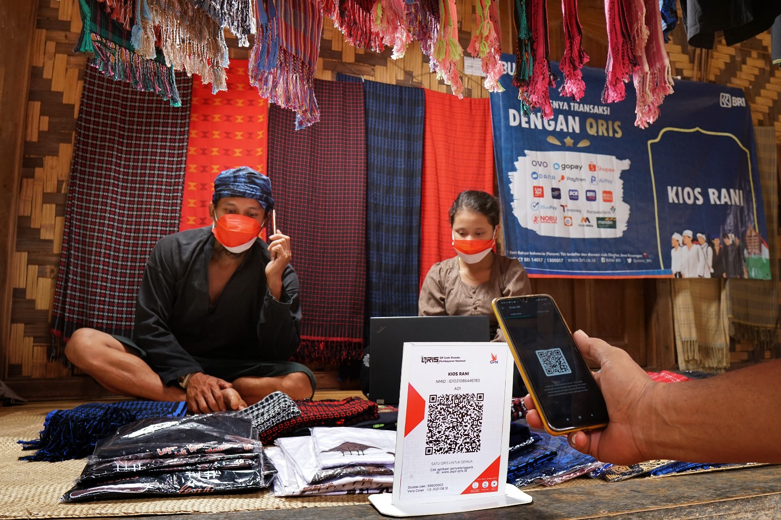 Direktur Retail Funding and Distribution BRI Andrijanto menjelaskan bahwa QRIS palsu menyerang merchant-merchant QRIS statis (QR Code berisi Merchant ID dan bersifat tetap), yang biasanya ditampilkan dalam stiker atau print-out, dan QR di-generate satu kali. dok. BRI. Waspada Penipuan Berkedok QRIS Palsu, Ini Himbauan BRI (BBRI)