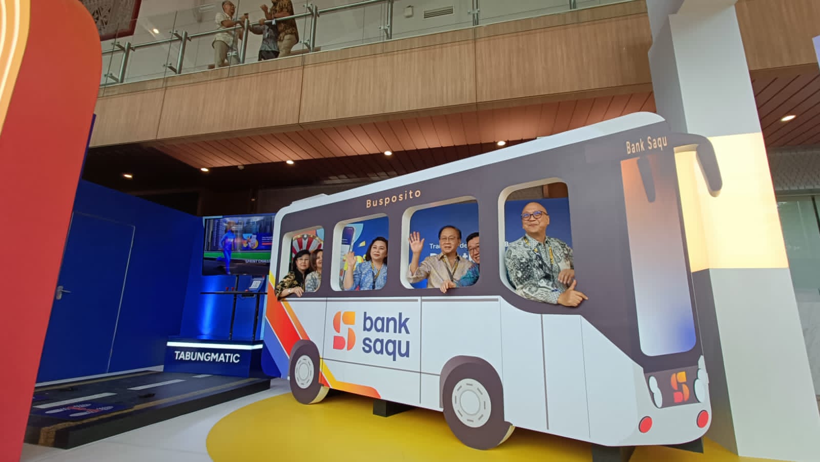 (Dari kanan ke kiri) Leo Koesmanto, Presiden Direktur PT Bank Jasa Jakarta; Williem Rudy, Chief Risk Officer PT Bank Jasa Jakarta; Handrie Wirawan, Wakil Presiden Direktur PT Bank Jasa Jakarta; Emanuela Tanubrata, Direktur Bisnis PT Bank Jasa Jakarta; Leka Madiadipoera, Direktur Keuangan PT Bank Jasa Jakarta; Lie Njoek Lan, Chief Legal & Corporate Secretary PT Bank Jasa Jakarta. dok. ist. Berpartisipasi di GIIAS 2024, Bank Saqu Hadirkan Layanan Busposito