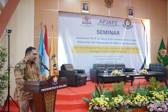 Ketua Umum APJAPI, Kevin Agatha Purba memberikan sambutan dalam seminar “Mengenal Risiko Hukum dan Risiko Bisnis Akibat Pelanggaran dalam Praktik Penagihan”. APJAPI berkomitmen mengedukasi para anggotanya terkait ketentuan-ketentuan penting dalam POJK 22 Tahun 2023. dok. ist. APJAPI Respon Positif POJK Perlindungan Konsumen dan Masyarakat