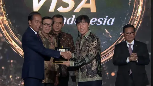 Dapat Golden Visa dari Presiden, Shin Tae-yong Penuh Sukacita